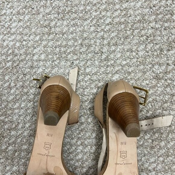 Donald J Pliner Sz 8.5 Viana Tan Strappy Thong Heel Sandals Made in Italy Slide - Picture 8 of 9
